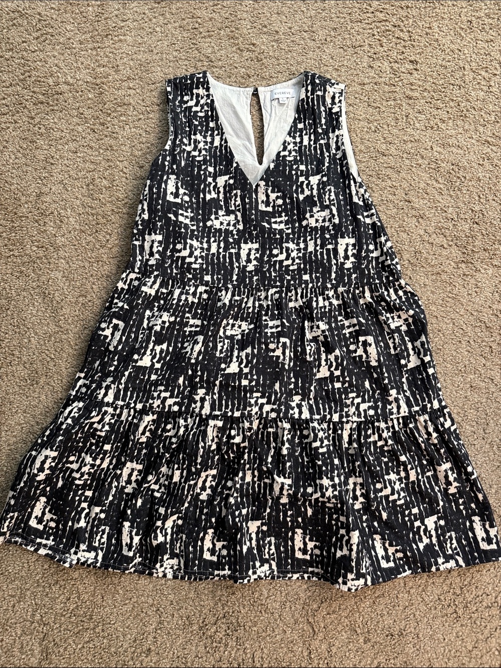 Evereve Black and White Sleeveless Tiered Midi Dress